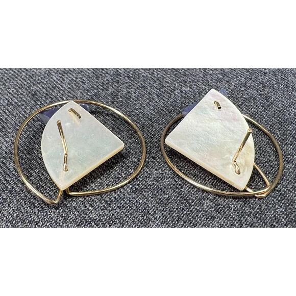 Vintage Post Modern Abstract Memphis Style Mother of Pearl Earrings - Picture 4 of 4